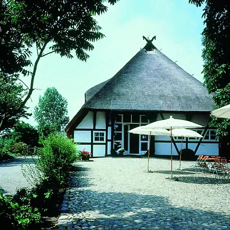 Seehotel Am Neuklostersee 4*